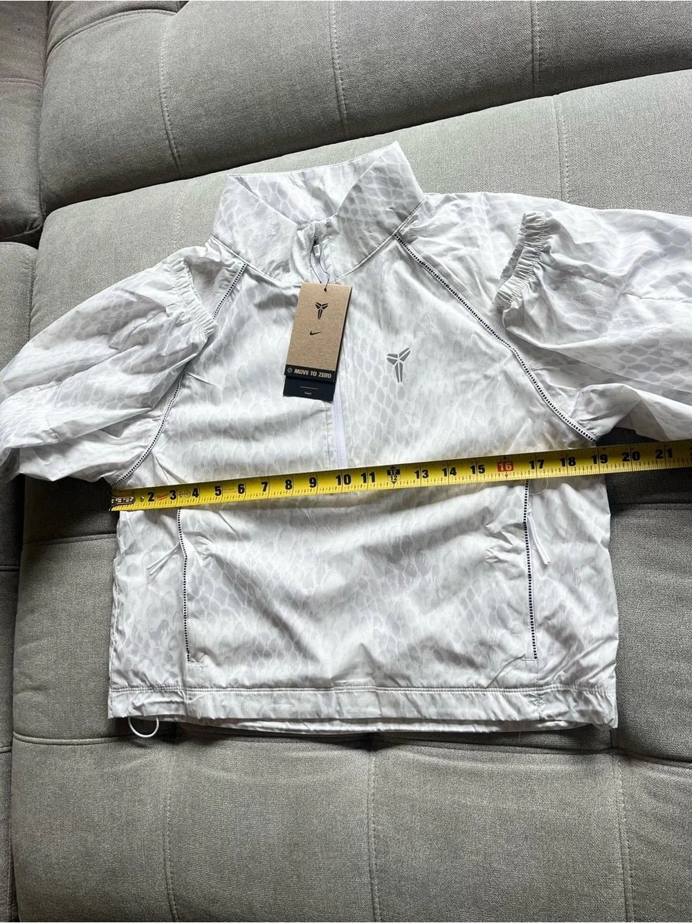 NWT $130 Nike Kobe Bryant Lightweight Woven Jacket Women’s XS White